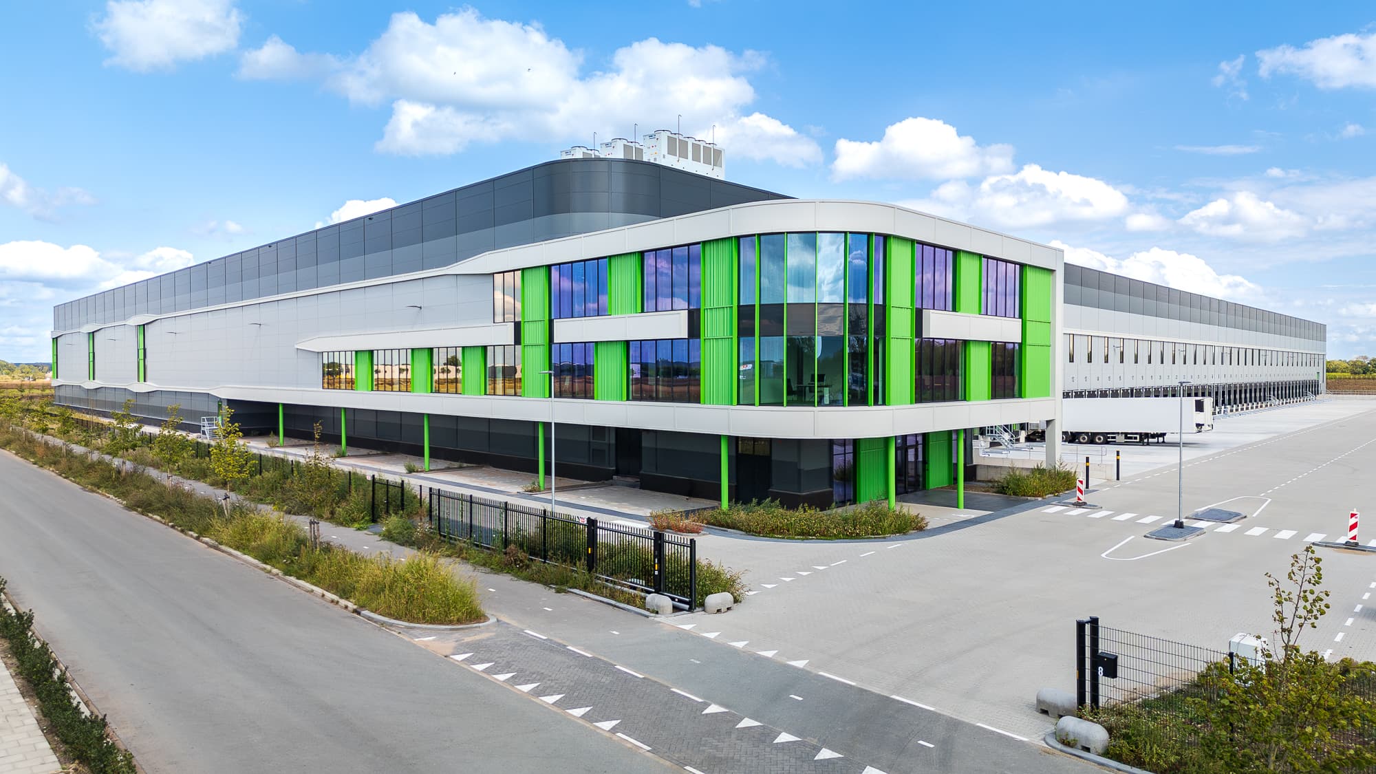 AG e-Commerce distributiecentrum in Tiel - 38.000m² BREEAM-Excellent warehouse